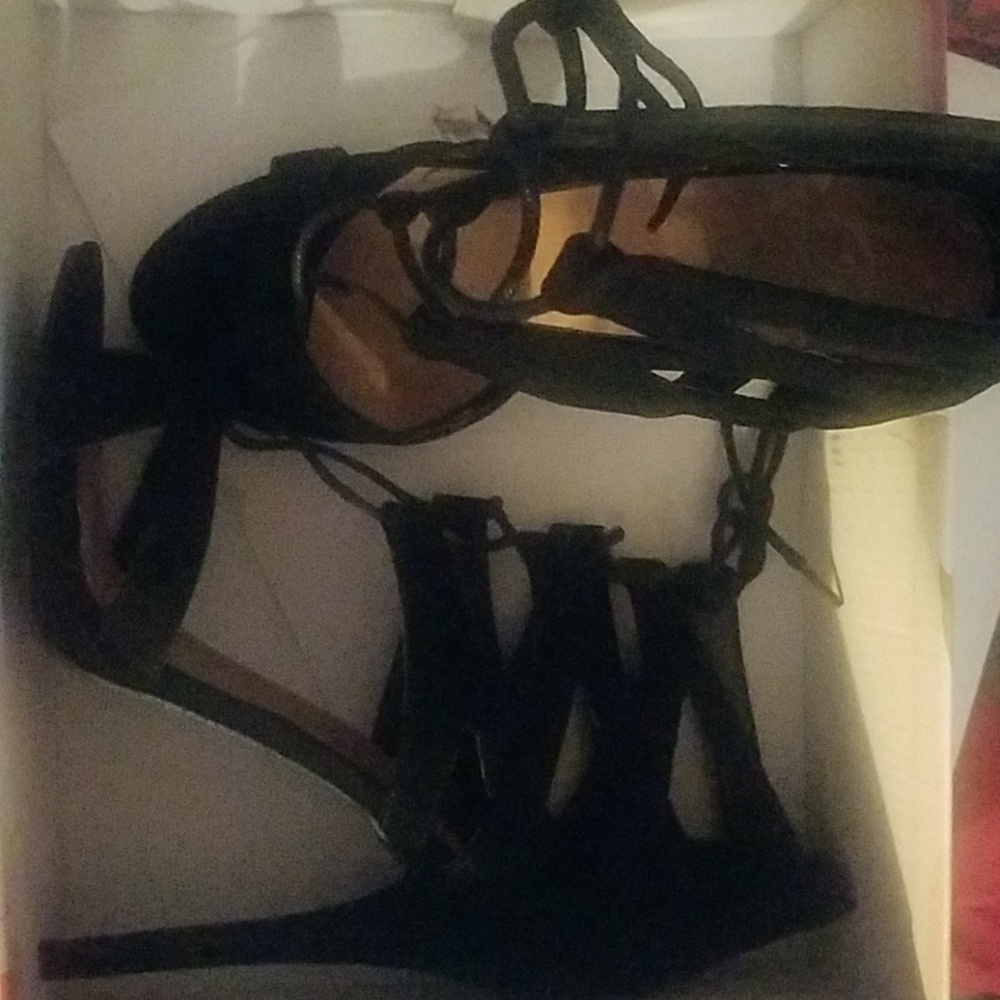 Heels - Picture 2 of 3